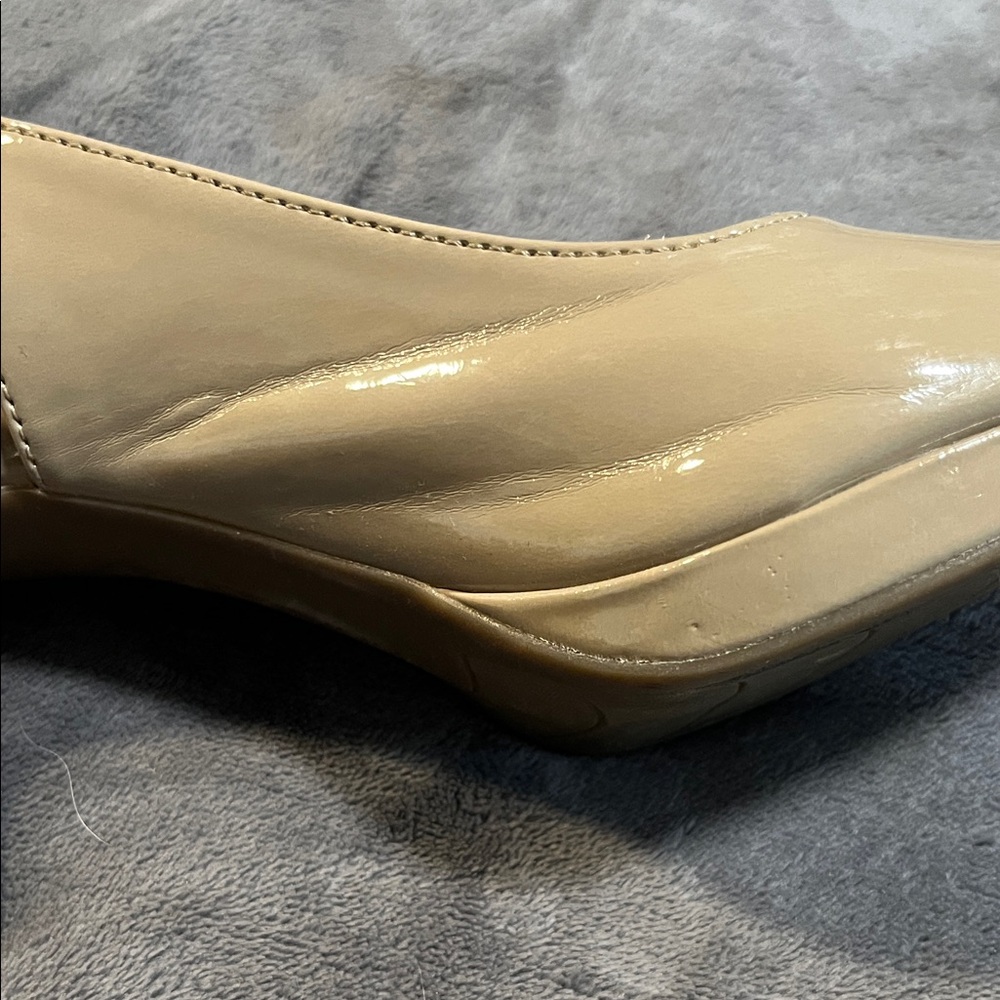 Bandolino Nude Patent Peep Toe Slingback Heels - Picture 8 of 9